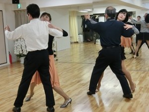 東京吉祥寺の社交ダンスレッスンの様子（中級クラス)