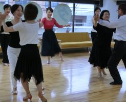 東京・吉祥寺の社交ダンス教室 山岡ダンススクールの笑顔のレッスン風景１