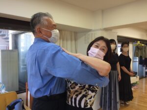 東京吉祥寺の社交ダンス教室・ワルツのレッスン