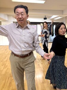 東京・吉祥寺の社交ダンス教室・生徒(武蔵野市吉祥寺Mさん)のポーズ