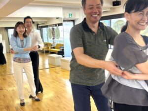 東京の社交ダンススクール初心者・入門クラスの様子