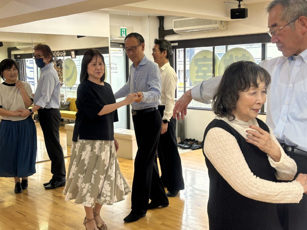 振替制度で多忙でも社交ダンスを楽しめる