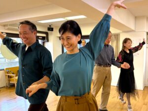 東京の社交ダンススクール・初心者入門クラスの様子