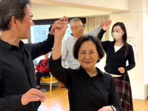 東京の社交ダンススクール・基礎クラスの様子